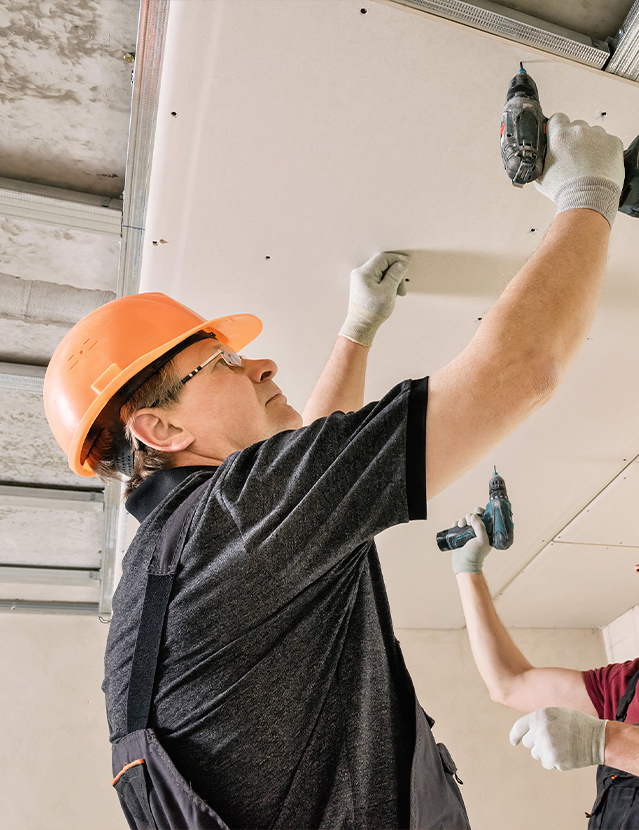 Matériaux techniques stockés pour les chantiers